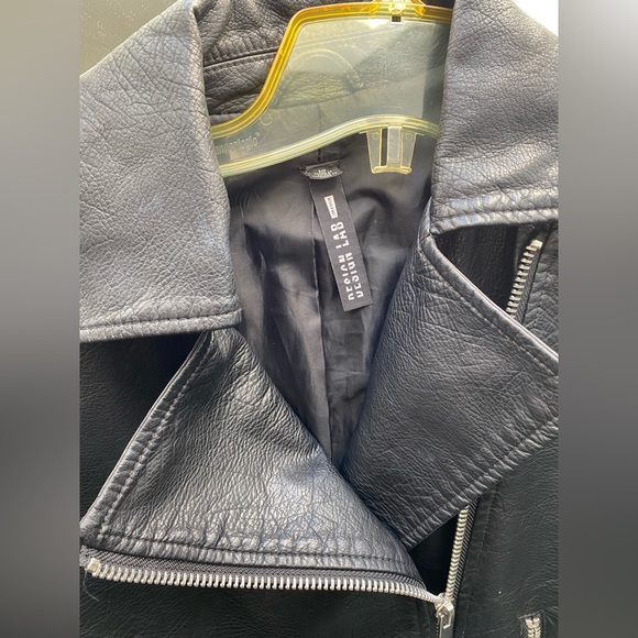 Fitted black faux leather jacket - Picture 3 of 5